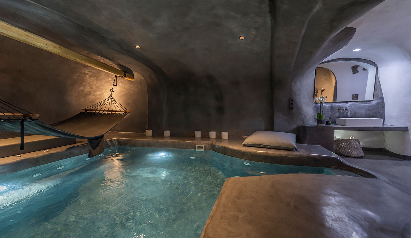 Experience Luxury at Sophia Suites in Santorini